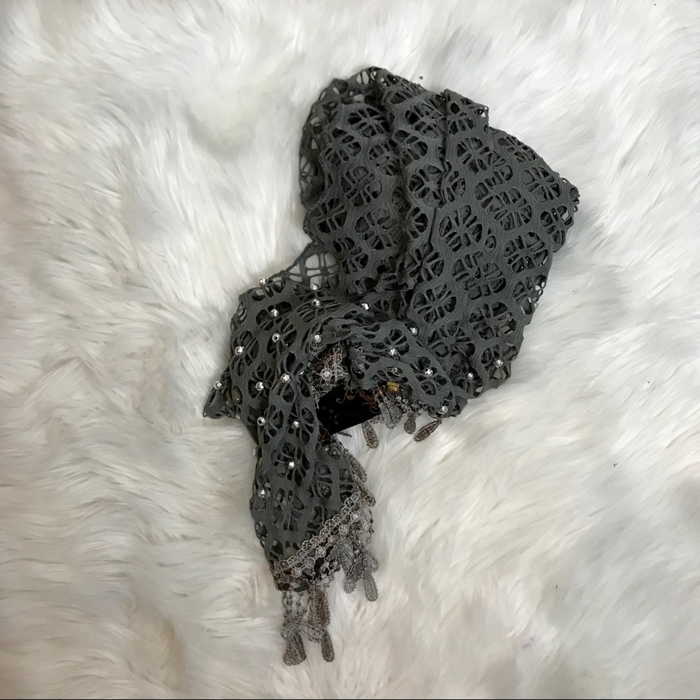 NWT Gray Pearl Perforated Scarf 🍒4/$20 🍒